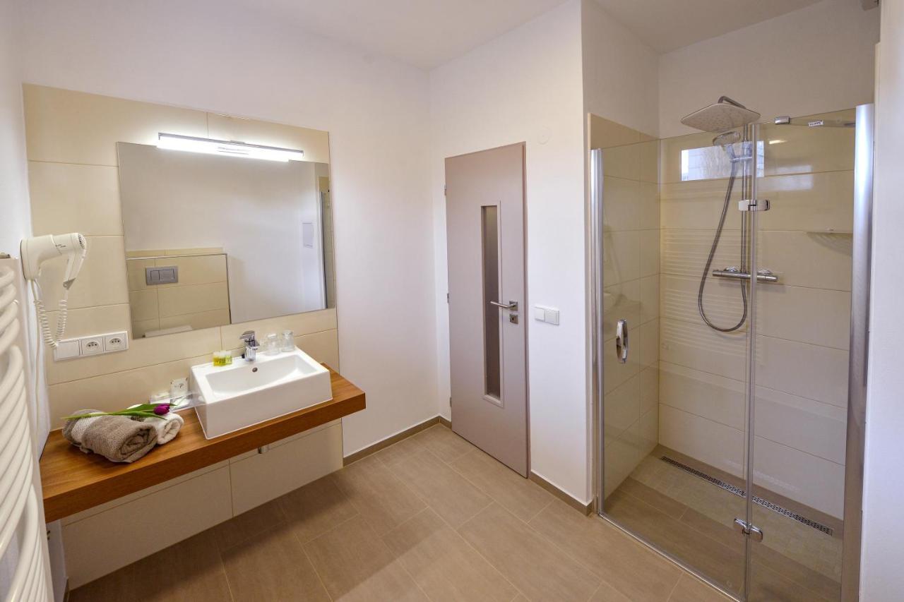 Hotel U Kaplicky Pisek  Ngoại thất bức ảnh