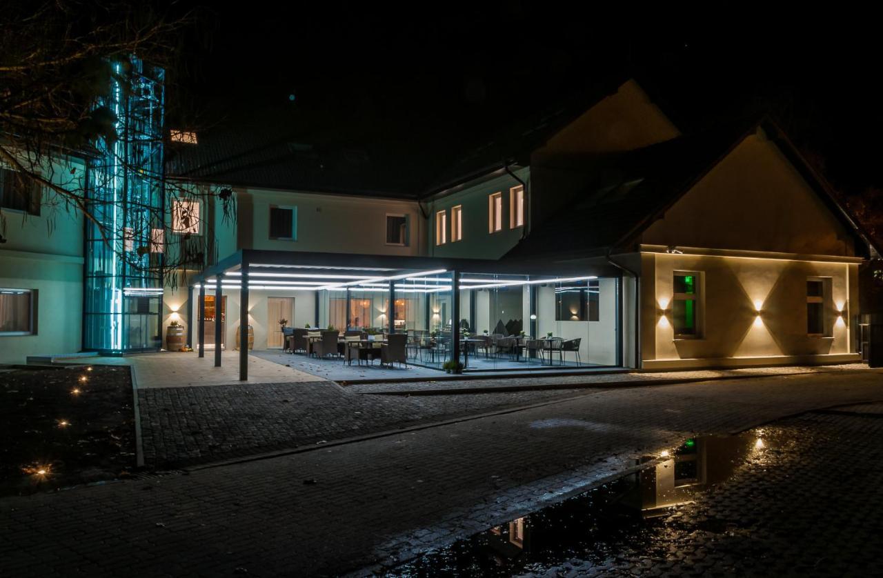 Hotel U Kaplicky Pisek  Ngoại thất bức ảnh