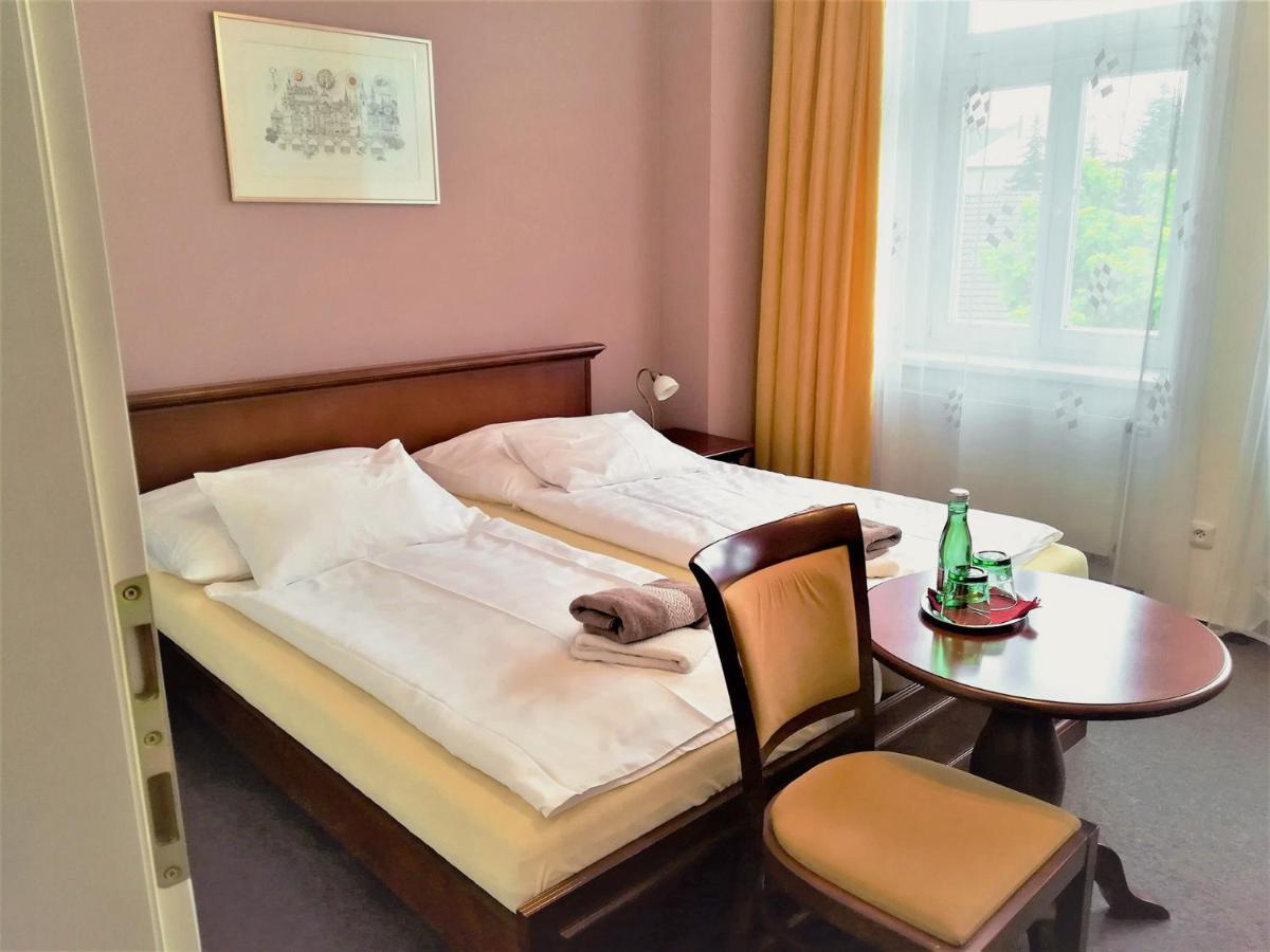 Hotel U Kaplicky Pisek  Ngoại thất bức ảnh