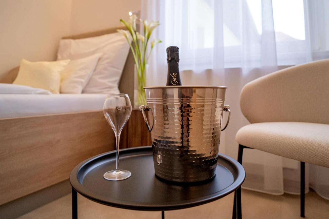 Hotel U Kaplicky Pisek  Ngoại thất bức ảnh