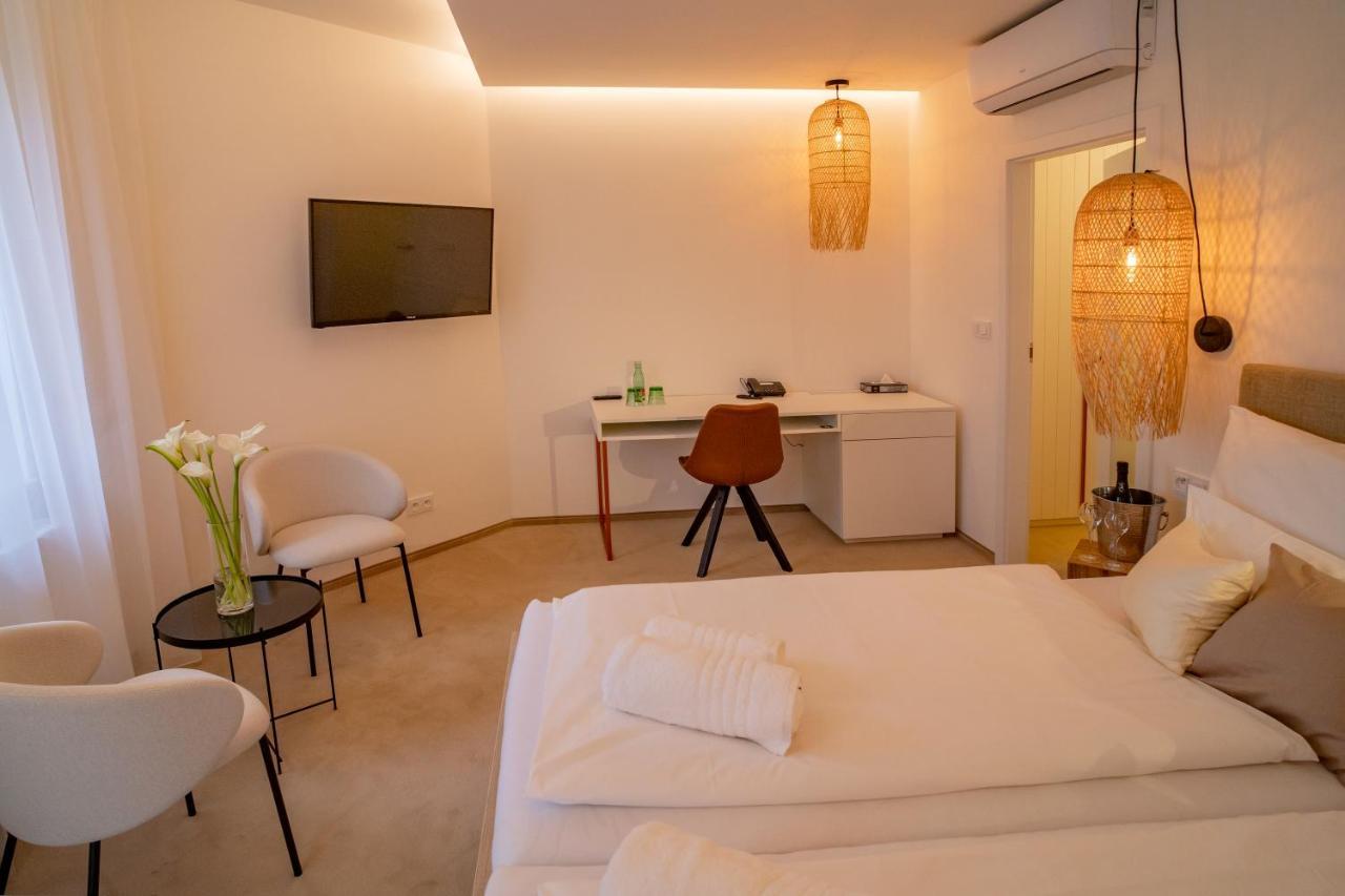 Hotel U Kaplicky Pisek  Ngoại thất bức ảnh