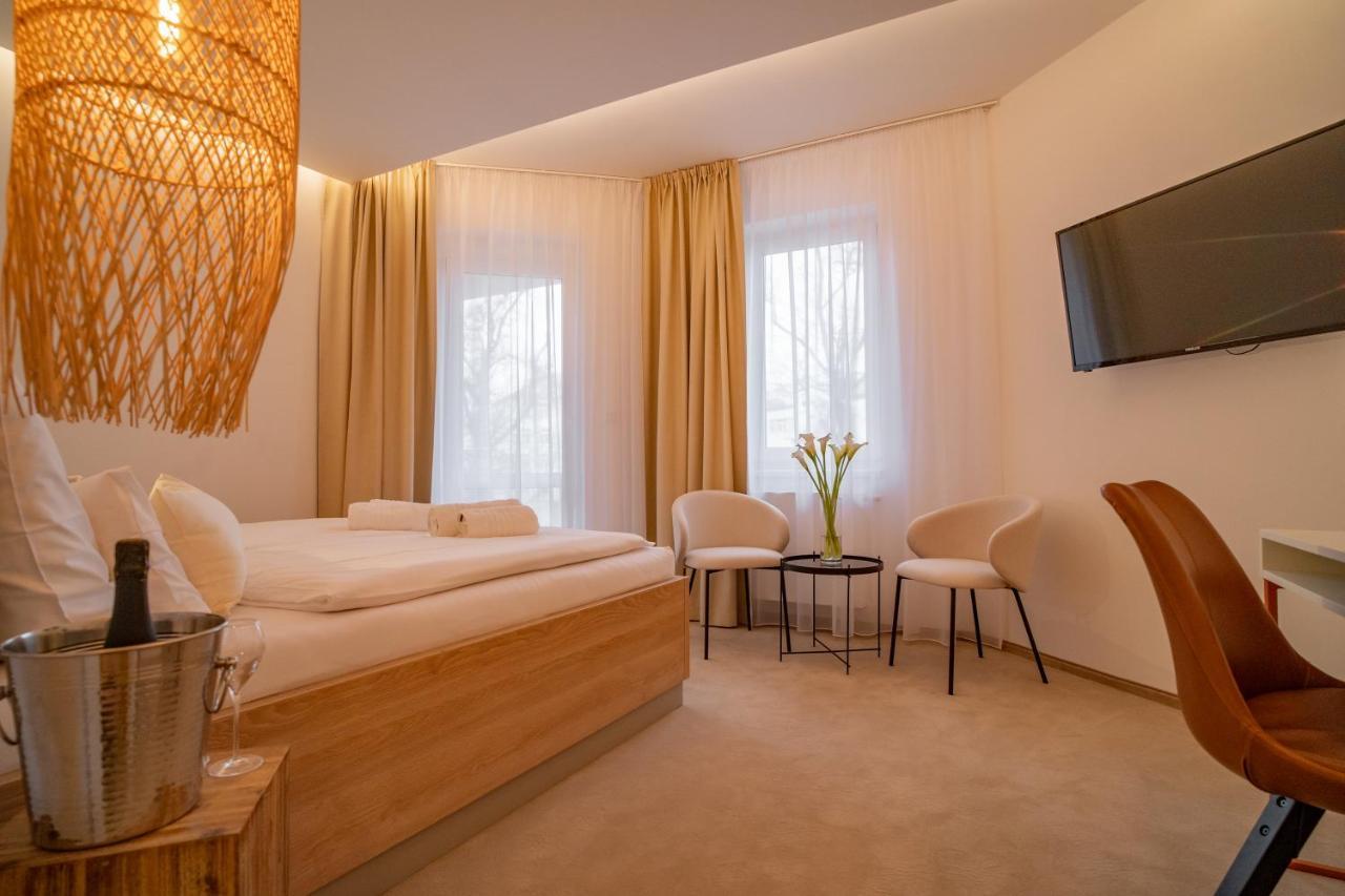 Hotel U Kaplicky Pisek  Ngoại thất bức ảnh