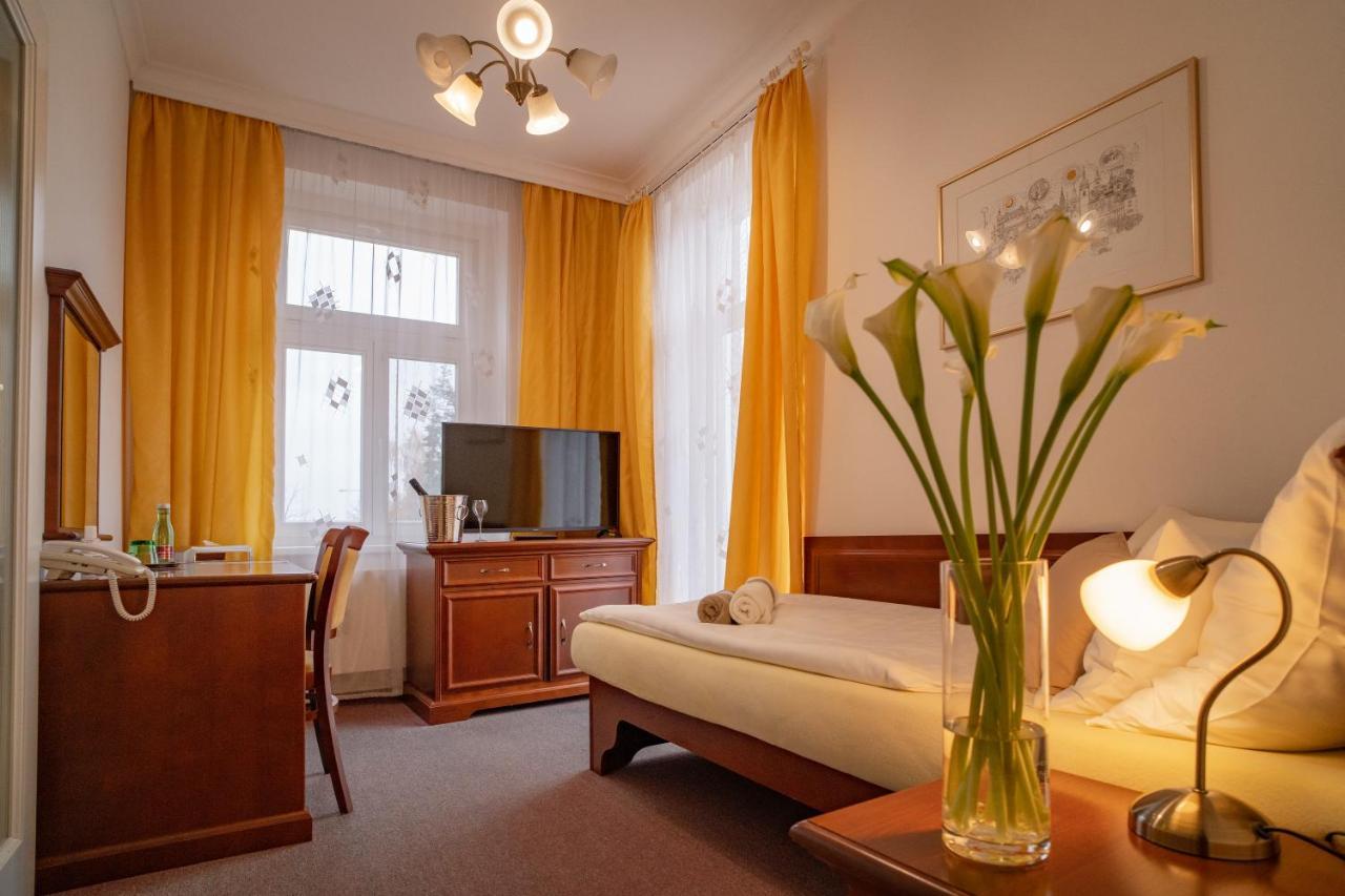 Hotel U Kaplicky Pisek  Ngoại thất bức ảnh
