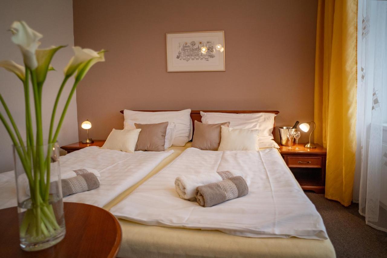 Hotel U Kaplicky Pisek  Ngoại thất bức ảnh