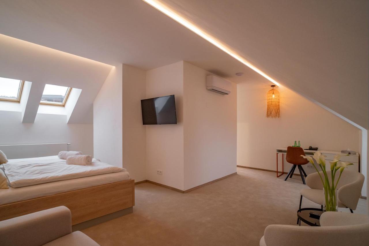 Hotel U Kaplicky Pisek  Ngoại thất bức ảnh