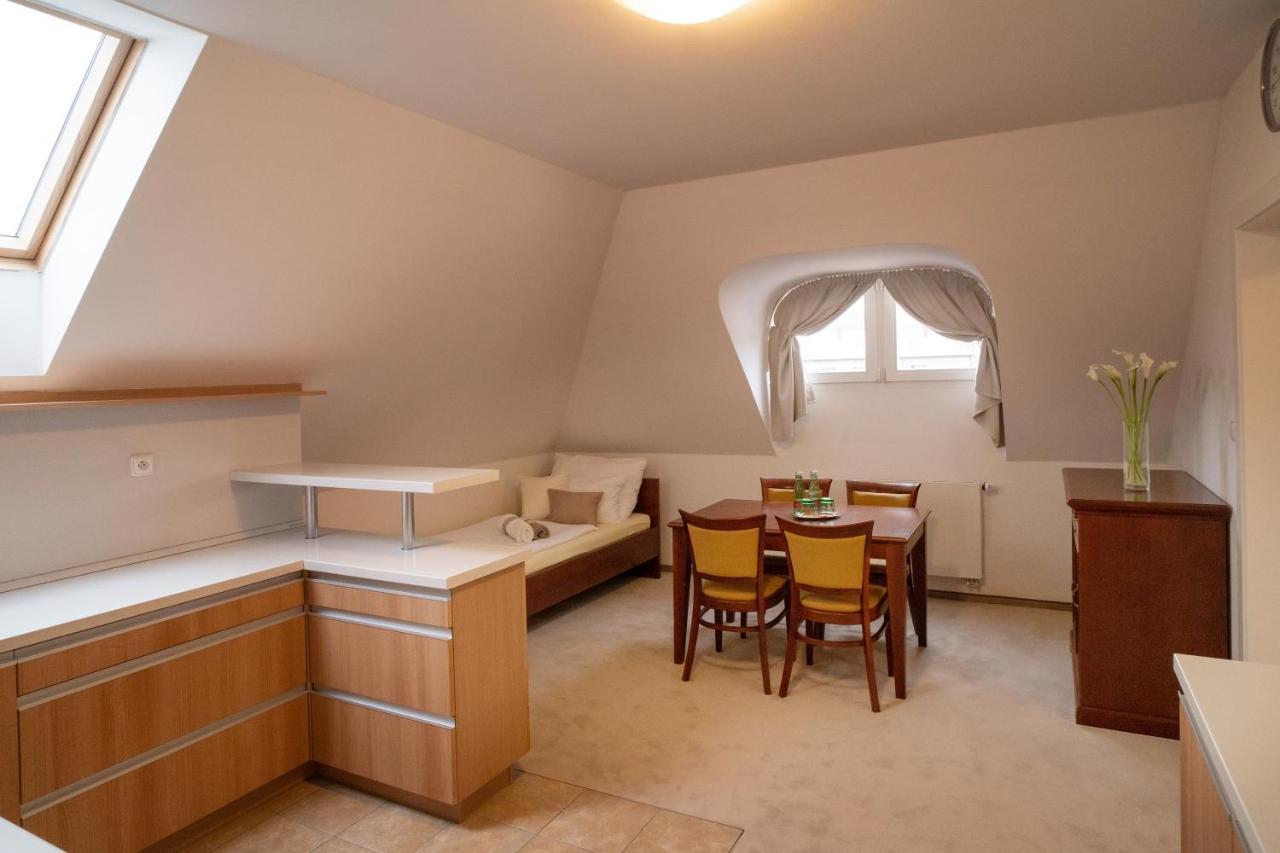 Hotel U Kaplicky Pisek  Ngoại thất bức ảnh