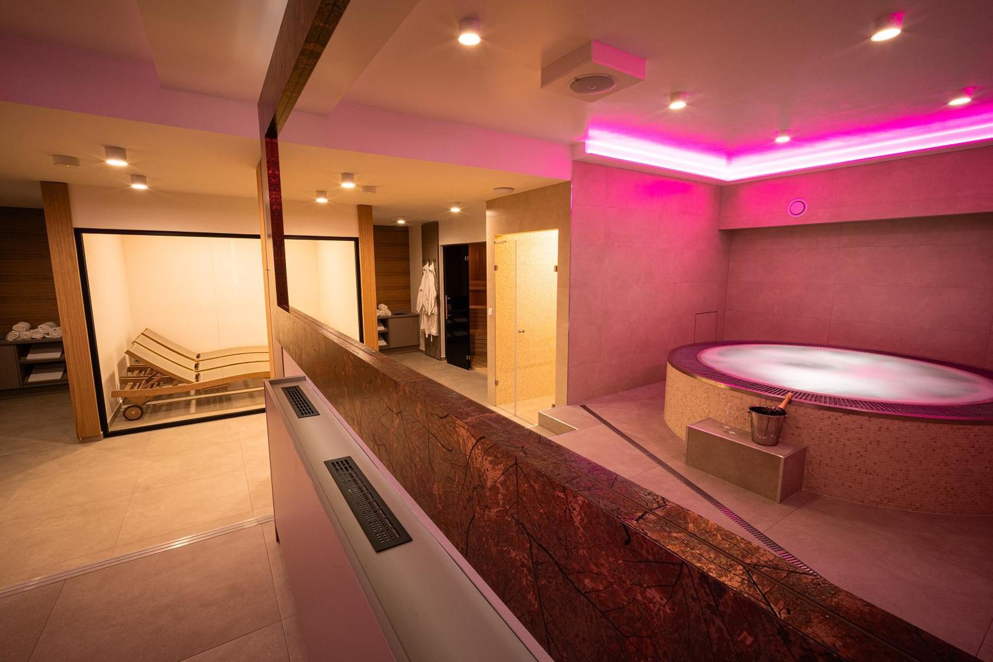 Hotel U Kaplicky Pisek  Ngoại thất bức ảnh