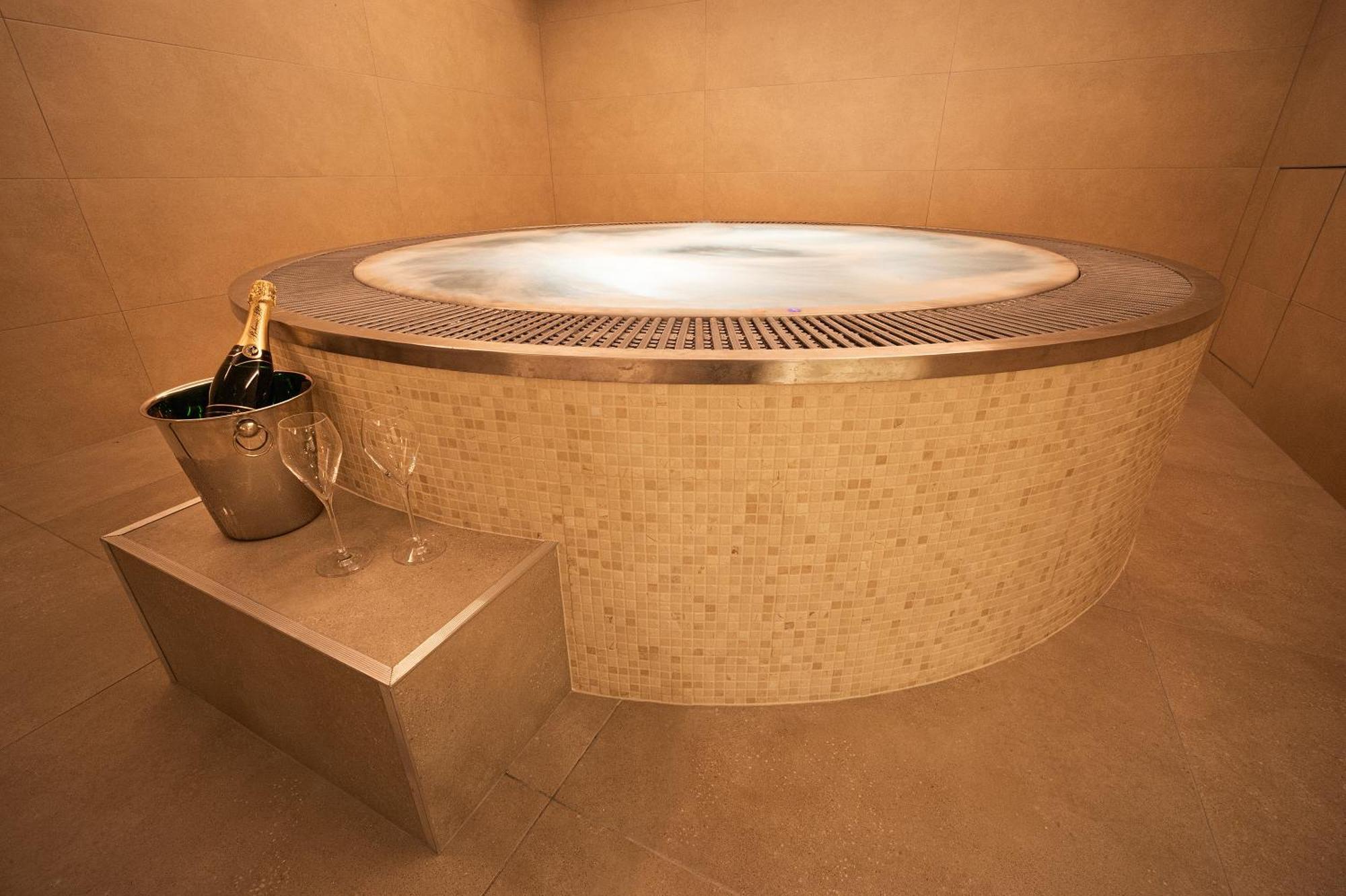 Hotel U Kaplicky Pisek  Ngoại thất bức ảnh