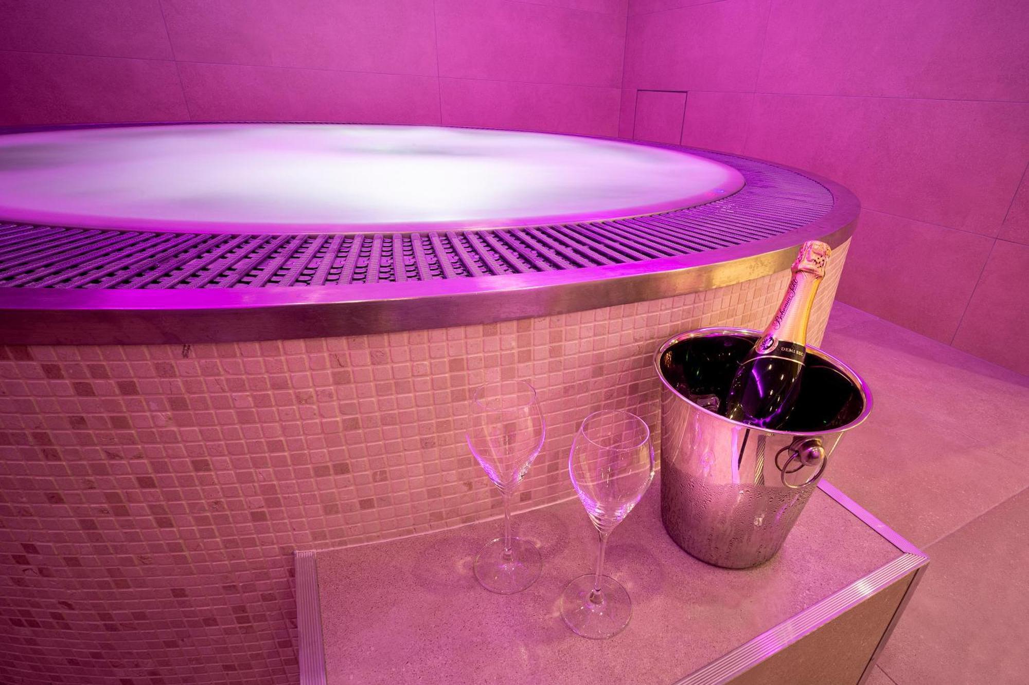 Hotel U Kaplicky Pisek  Ngoại thất bức ảnh